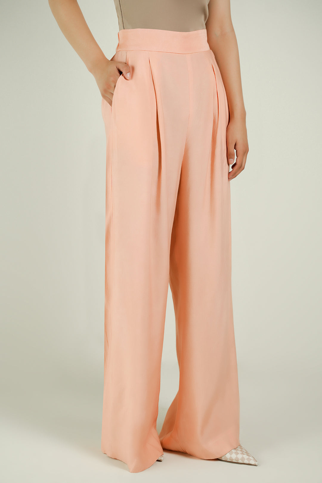 https://cdn.shopify.com/s/files/1/0611/8585/1568/files/W.SS25.940.P-2.jpg?v=1758803331