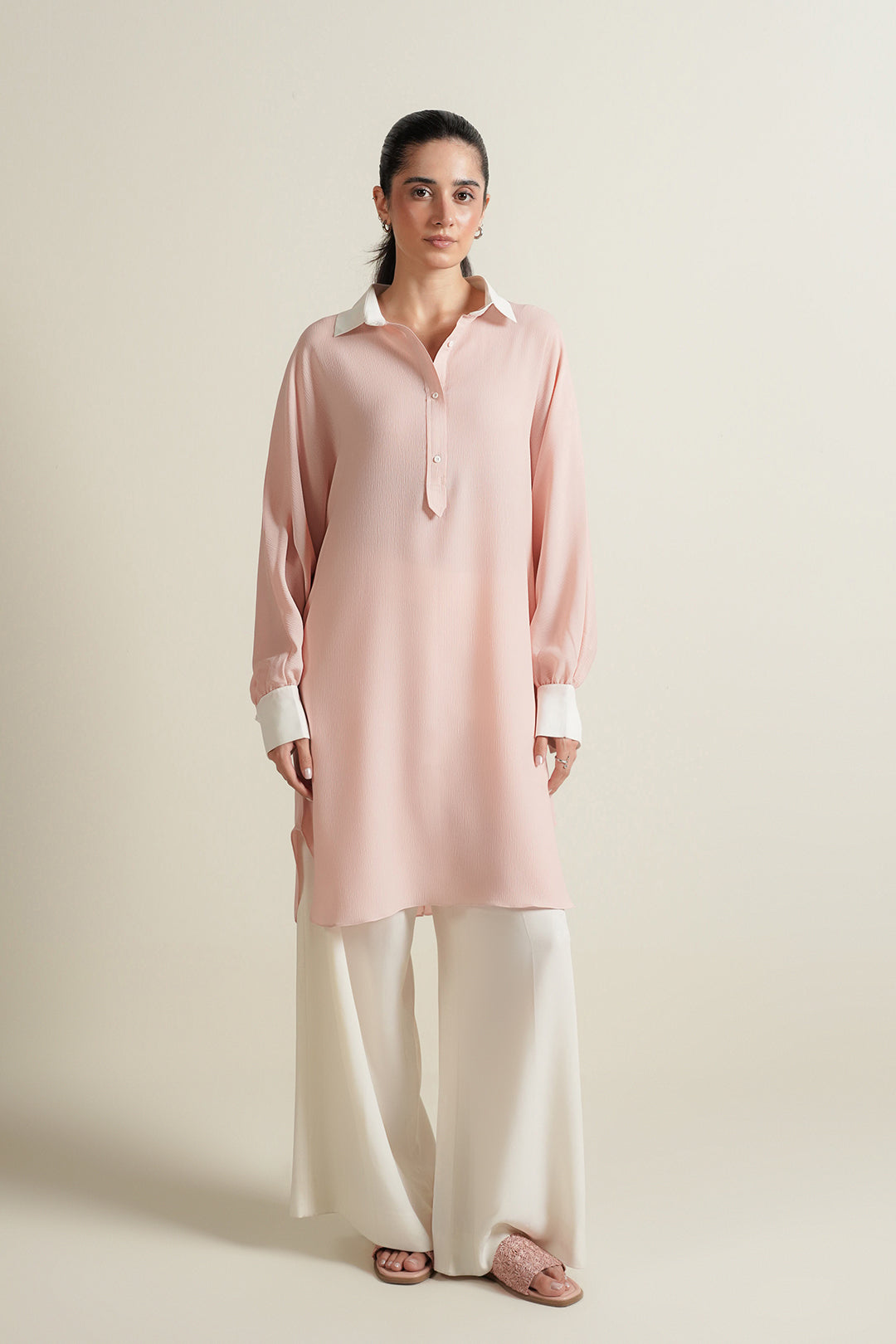 https://cdn.shopify.com/s/files/1/0611/8585/1568/files/W.SS25.949.T-1.jpg?v=1759219432
