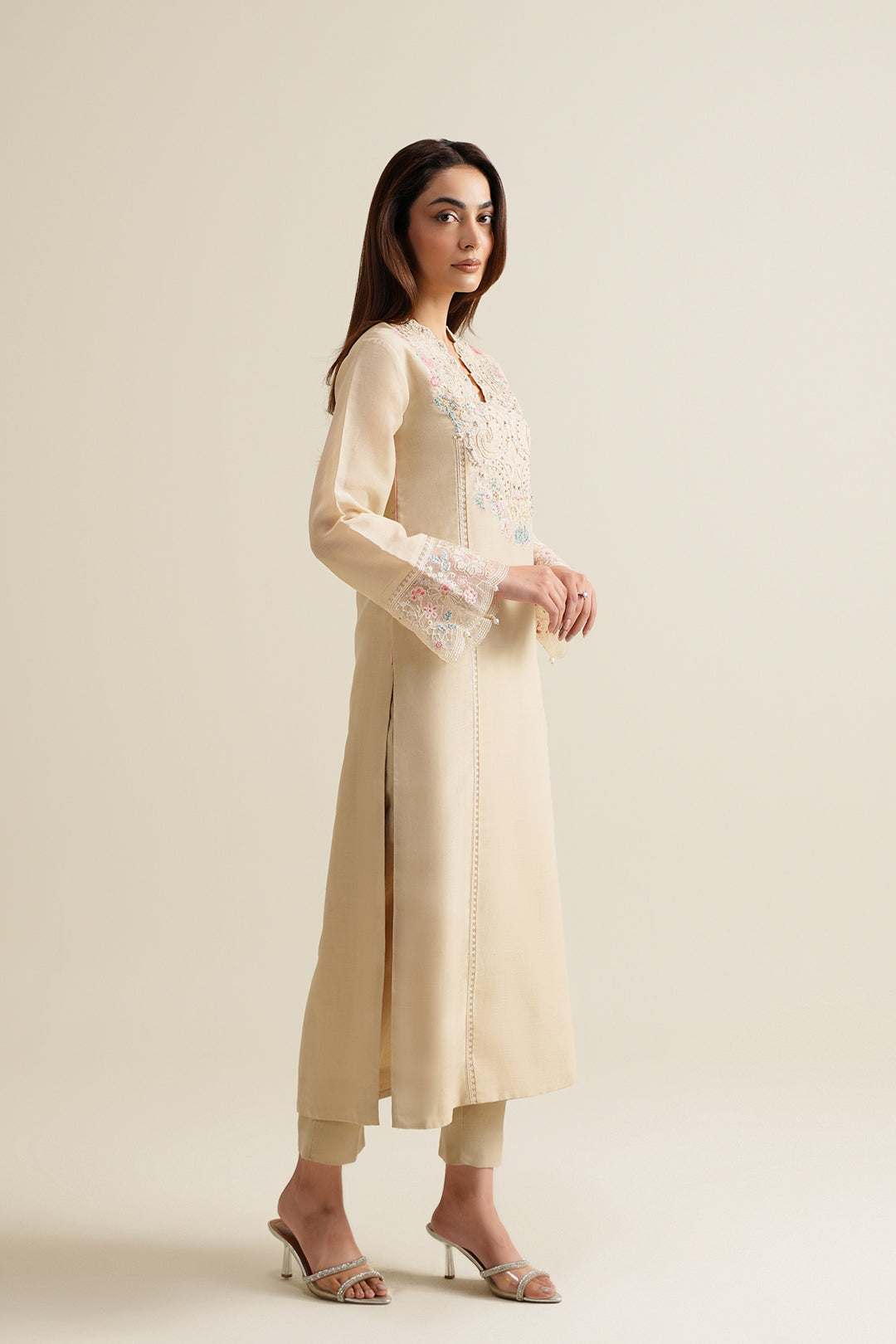 https://cdn.shopify.com/s/files/1/0611/8585/1568/files/W.SS26.018.T-3_23669595-c1f3-4834-9fae-a1d4c8b42c1f.jpg?v=1770966543