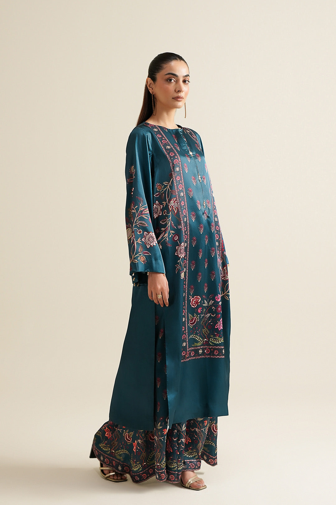 https://cdn.shopify.com/s/files/1/0611/8585/1568/files/W.SS26.038.T-3.jpg?v=1770900735
