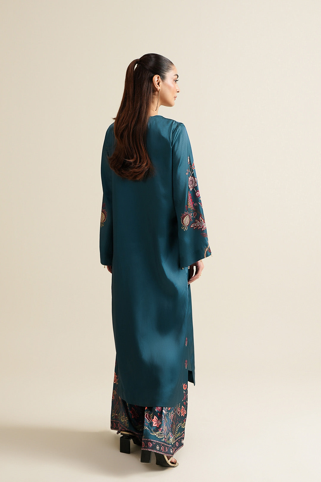 https://cdn.shopify.com/s/files/1/0611/8585/1568/files/W.SS26.038.T-4.jpg?v=1770900735