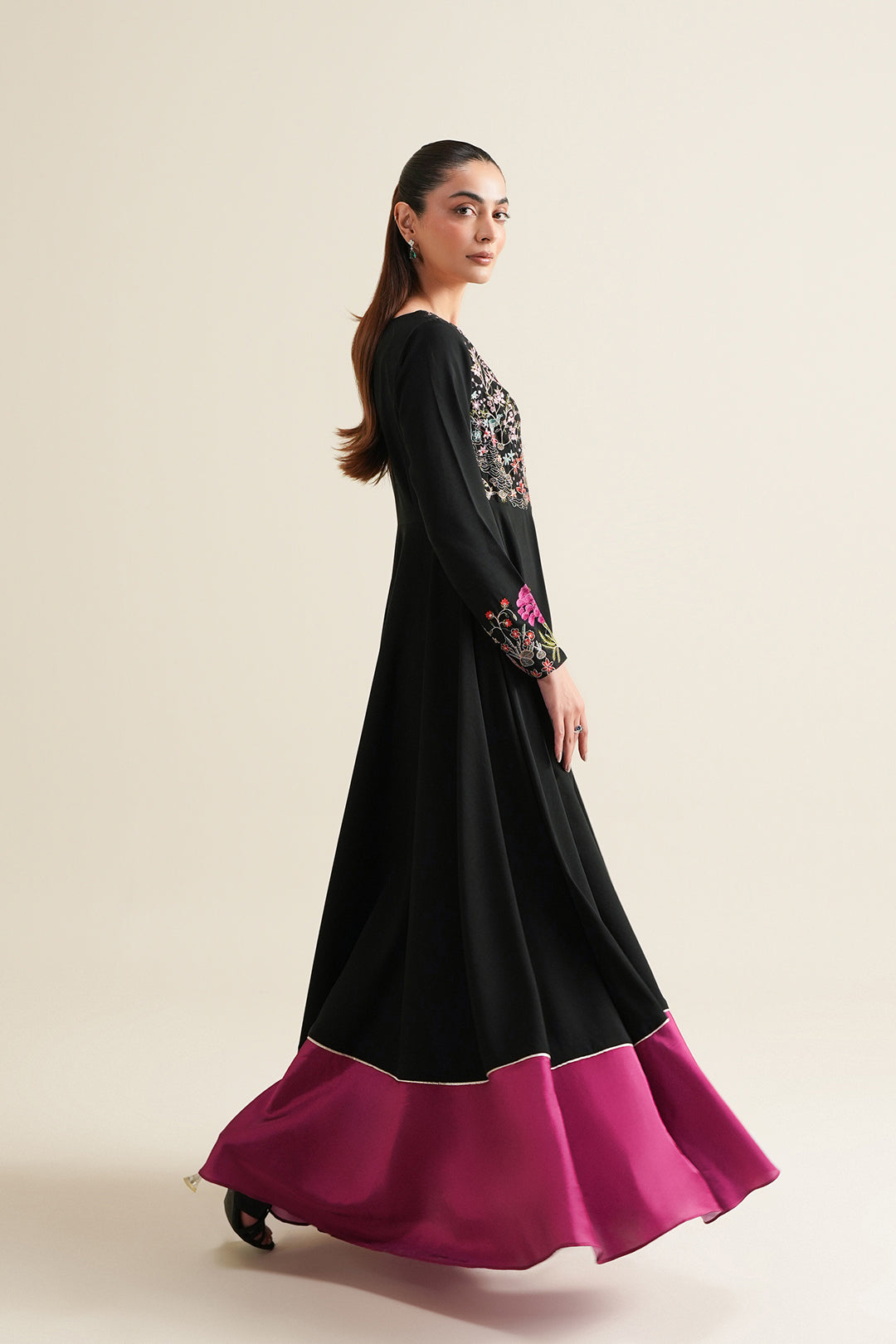 https://cdn.shopify.com/s/files/1/0611/8585/1568/files/W.SS26.070.T-3_c907f4d3-234d-4c11-aabb-655e5dfd021a.jpg?v=1772105935