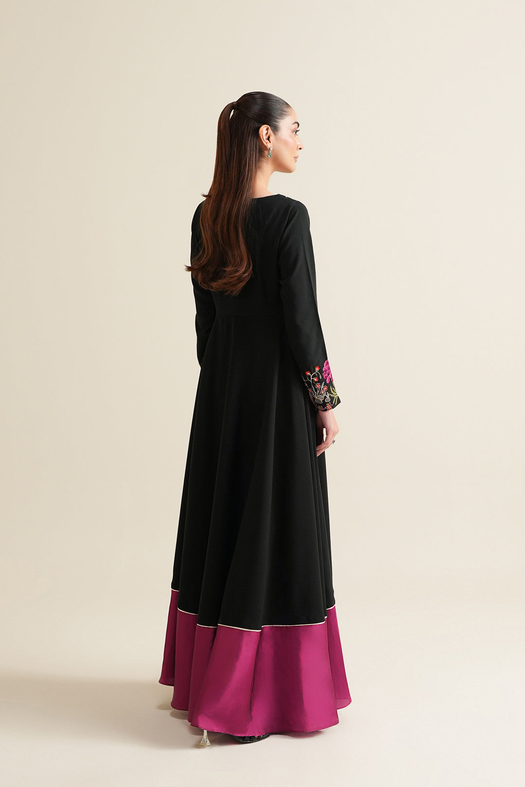 https://cdn.shopify.com/s/files/1/0611/8585/1568/files/W.SS26.070.T-5_44d85979-30c8-4ba1-80ef-50e9041b51db.jpg?v=1772105935