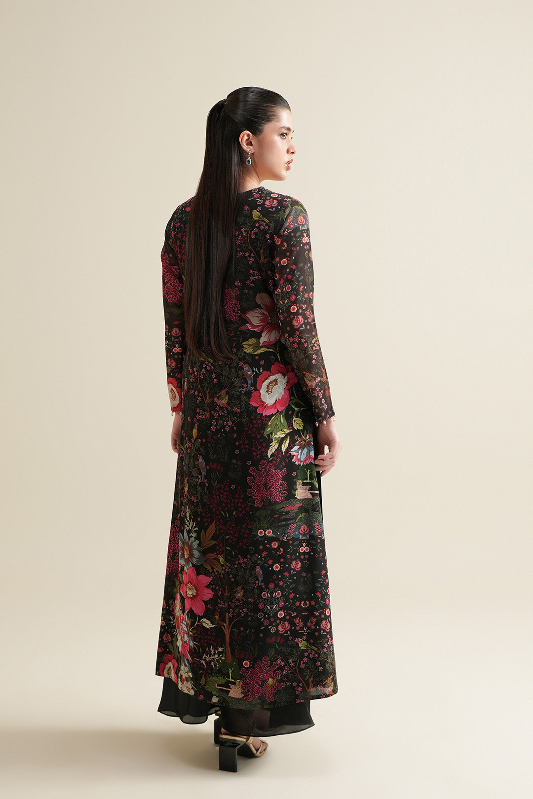 https://cdn.shopify.com/s/files/1/0611/8585/1568/files/W.SS26.079.T-6.jpg?v=1772105991