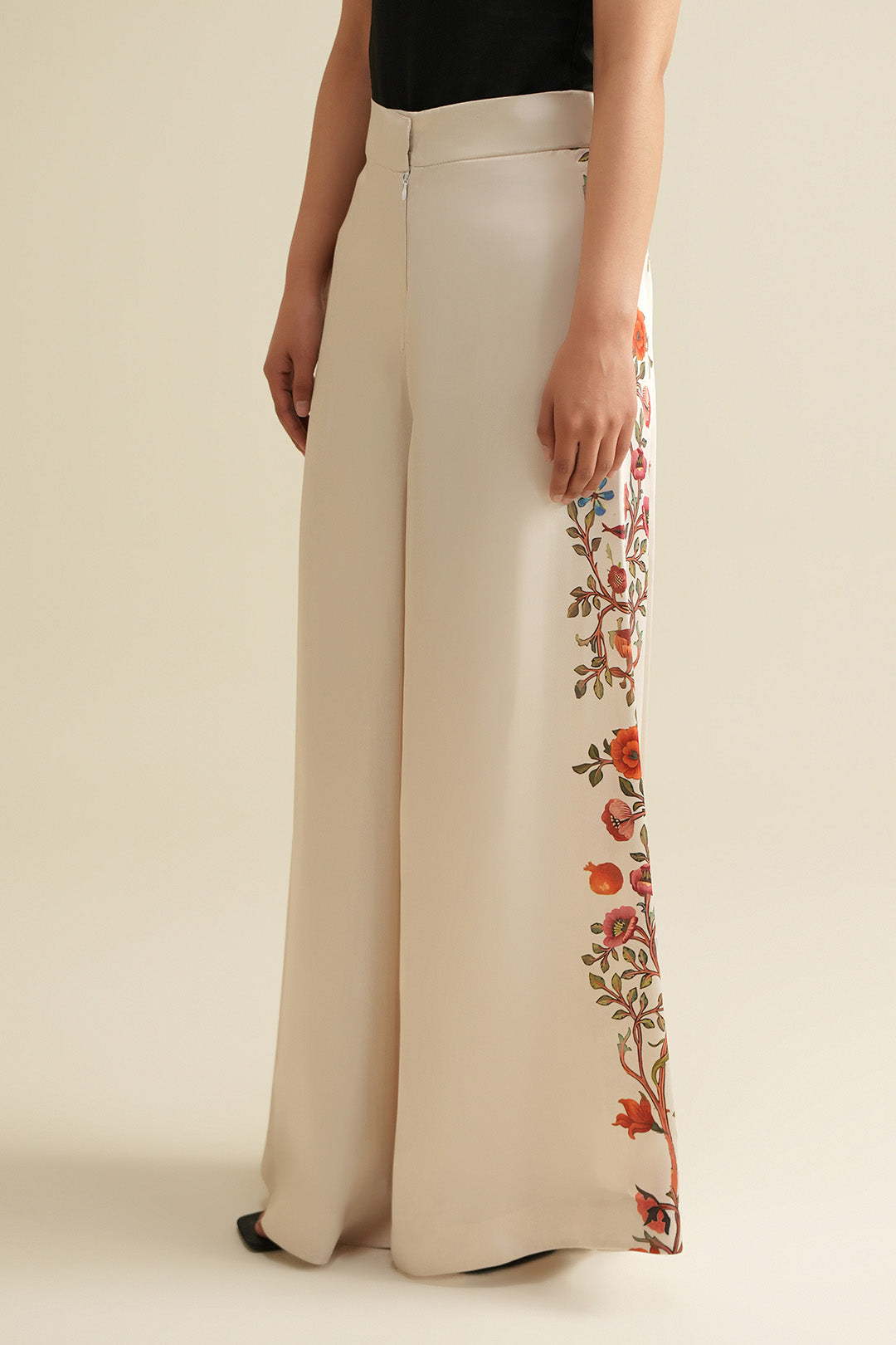 https://cdn.shopify.com/s/files/1/0611/8585/1568/files/W.SS26.094.P-1.jpg?v=1772106637