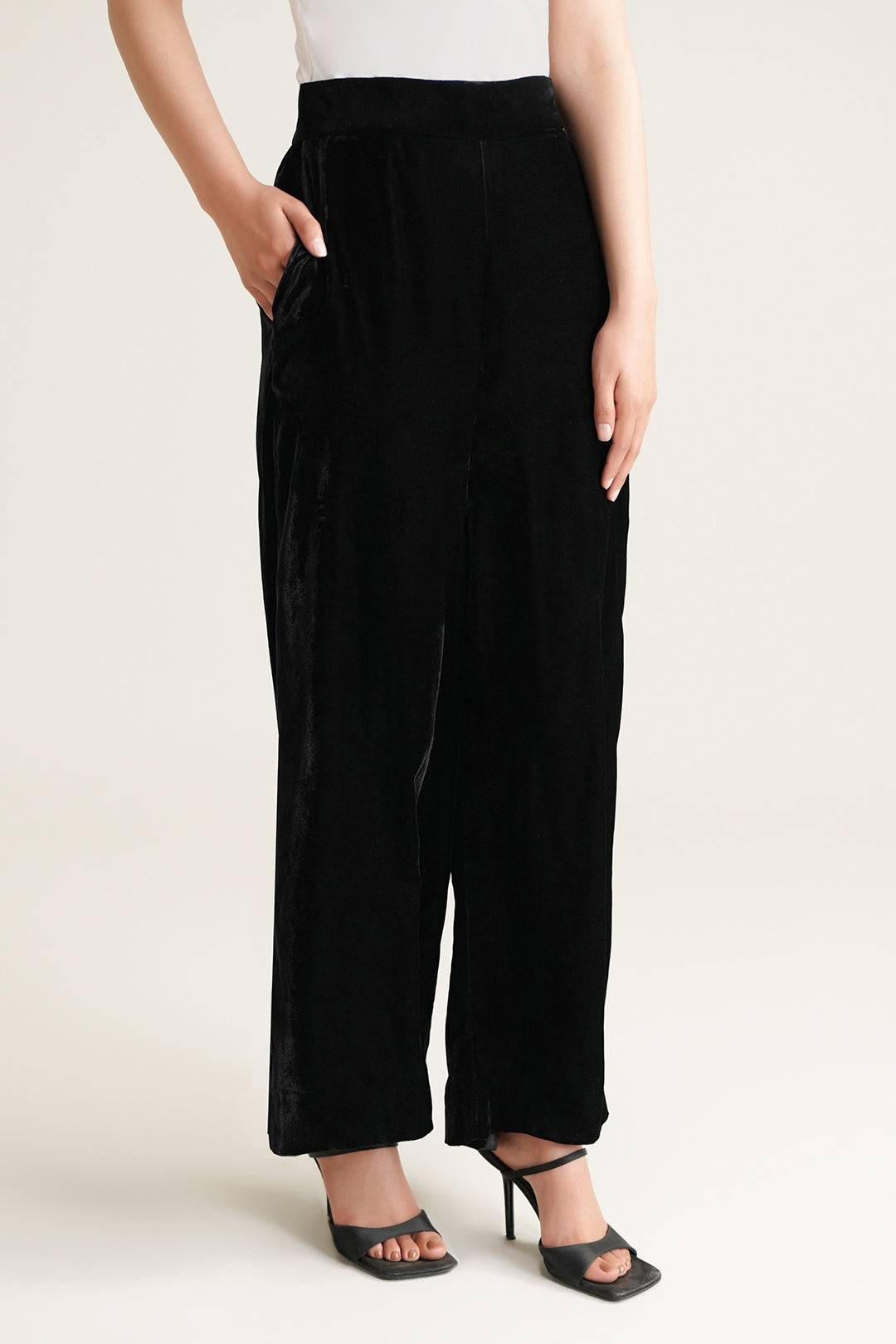 https://cdn.shopify.com/s/files/1/0611/8585/1568/files/W.SS26.100.P-1.jpg?v=1770901104