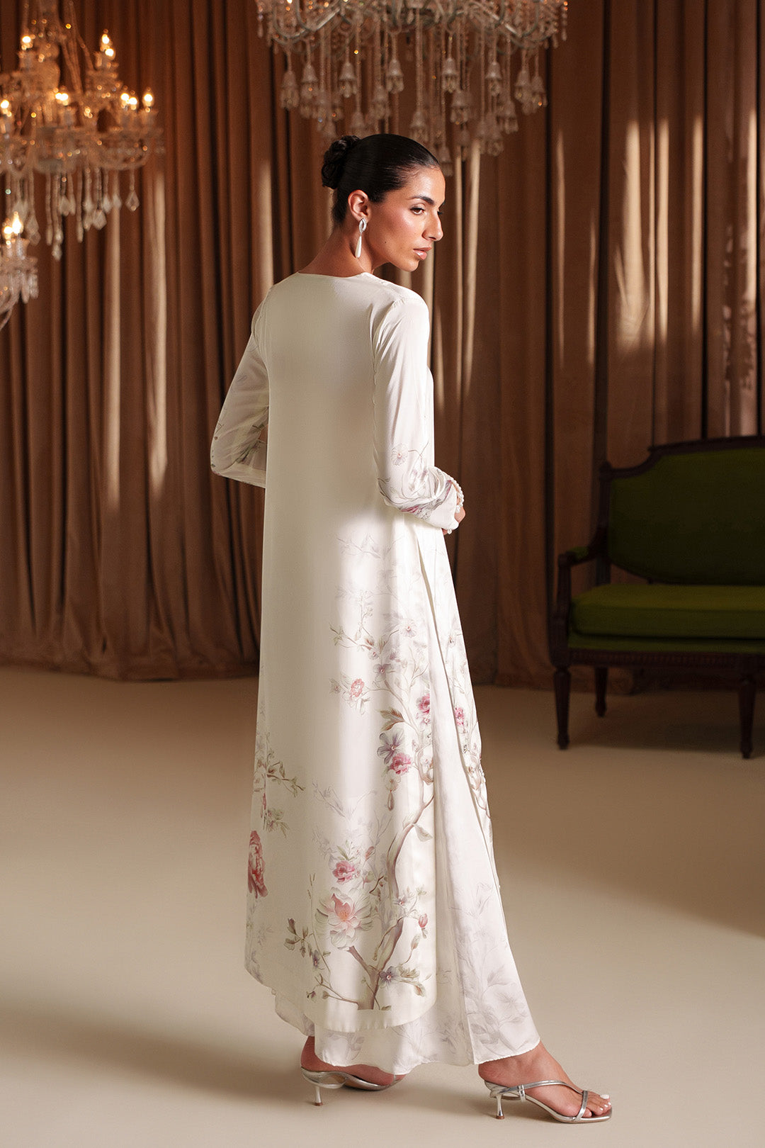 https://cdn.shopify.com/s/files/1/0611/8585/1568/files/W.SS26.142.T-4_e000947d-9652-4a34-86d0-75bc10ca1213.jpg?v=1778848736