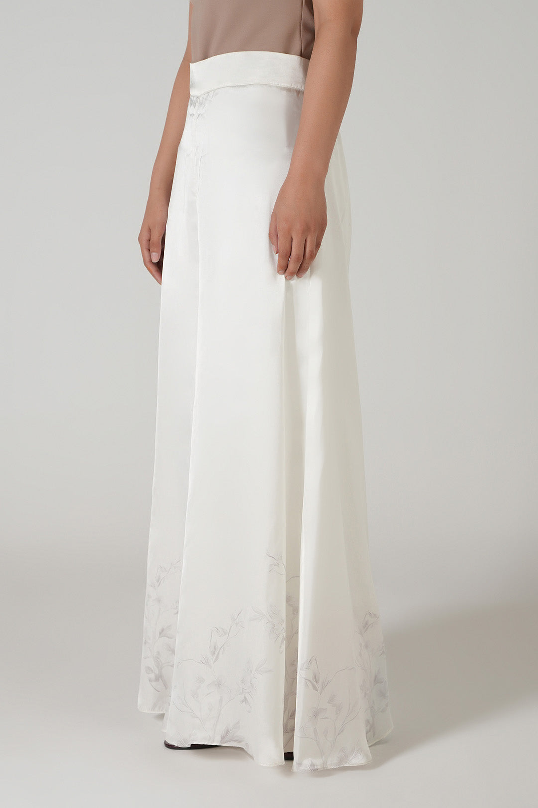 https://cdn.shopify.com/s/files/1/0611/8585/1568/files/W.SS26.148.P-2.jpg?v=1778831960