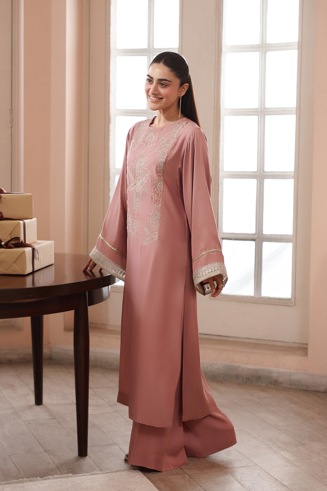https://cdn.shopify.com/s/files/1/0611/8585/1568/files/W.SS26.158.T-3.jpg?v=1777012434