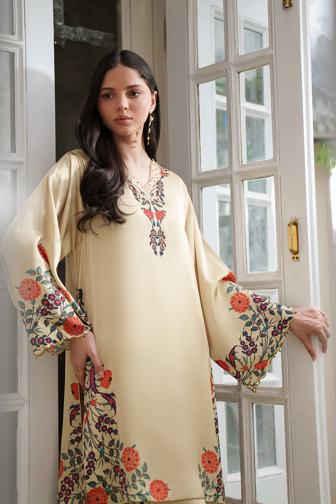 https://cdn.shopify.com/s/files/1/0611/8585/1568/files/W.SS26.160.T-3.jpg?v=1777012473