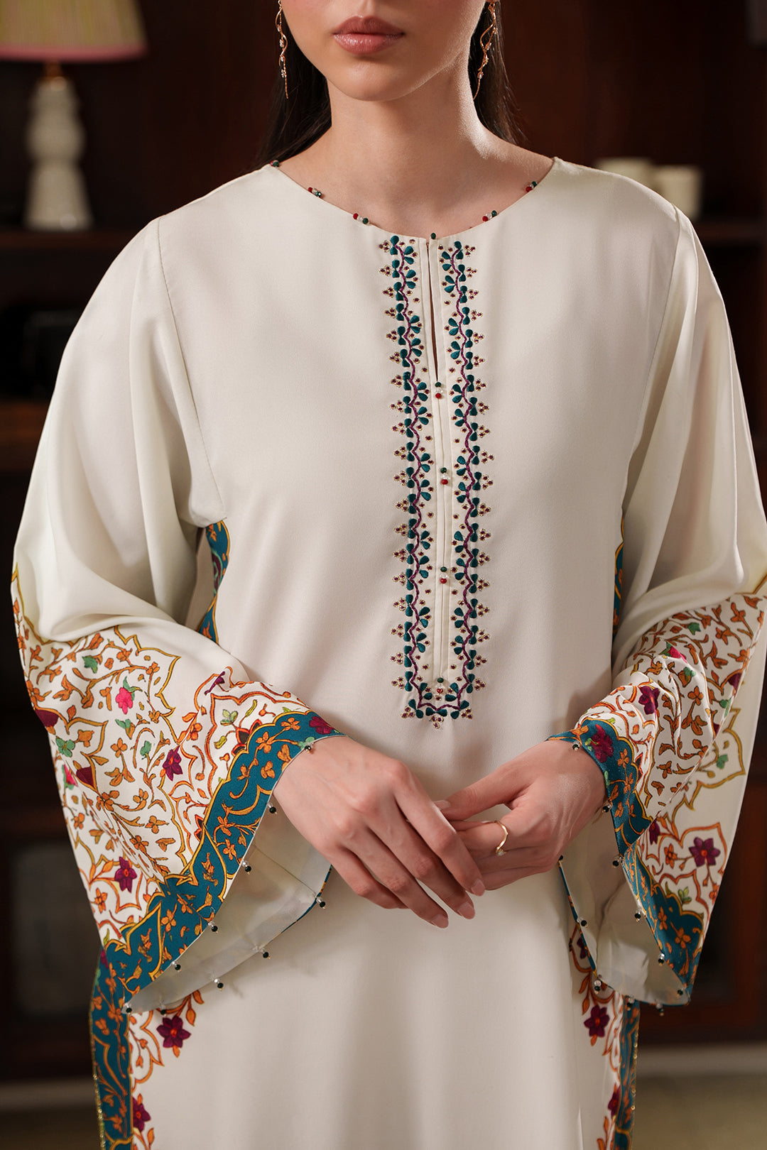 https://cdn.shopify.com/s/files/1/0611/8585/1568/files/W.SS26.162.T-2.jpg?v=1777012516