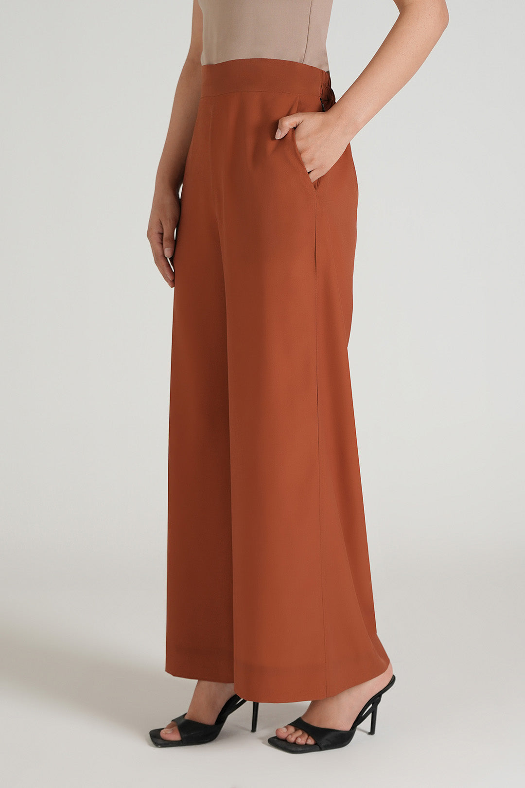https://cdn.shopify.com/s/files/1/0611/8585/1568/files/W.SS26.170.P-2.jpg?v=1777023422