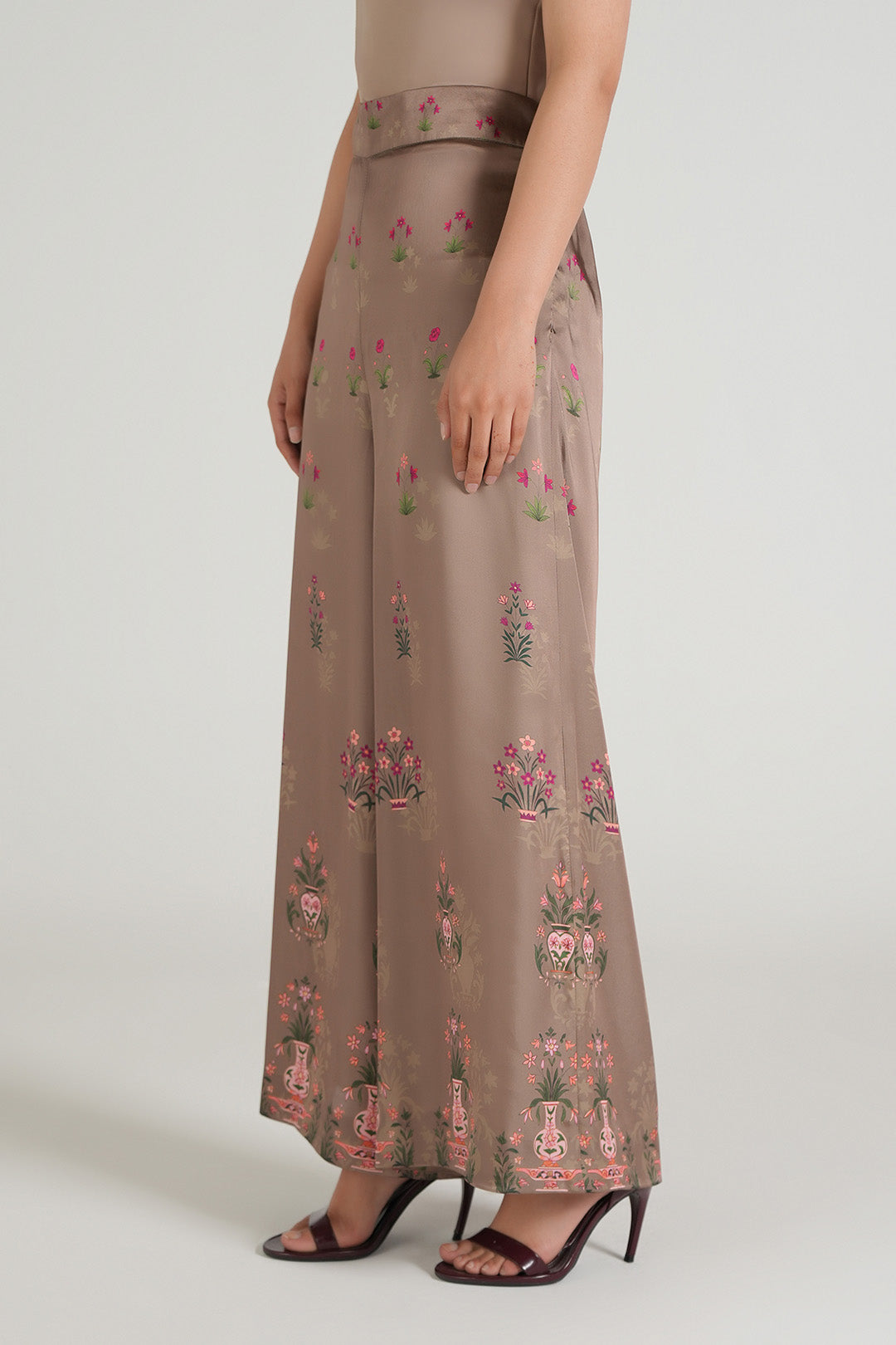 https://cdn.shopify.com/s/files/1/0611/8585/1568/files/W.SS26.173.P-1.jpg?v=1777023516