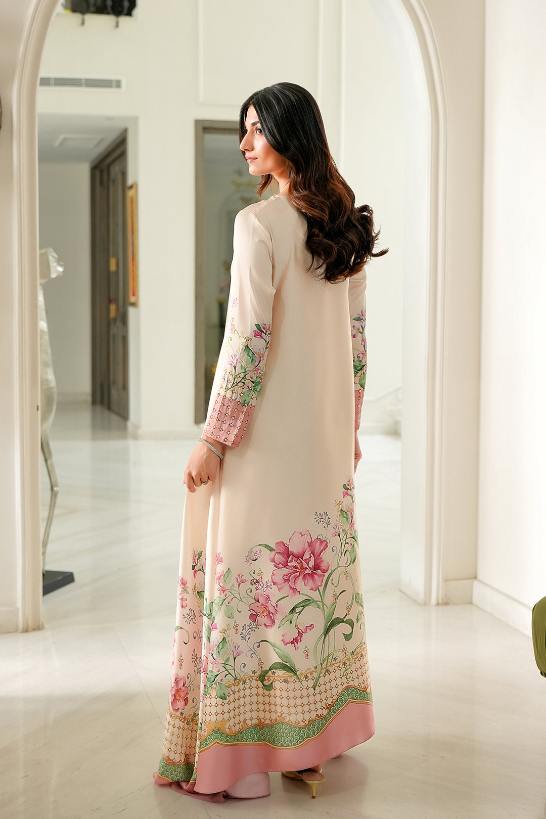 https://cdn.shopify.com/s/files/1/0611/8585/1568/files/W.SS26.210.T-4_f7e20401-3c5a-40e1-89b6-274a29c9119a.jpg?v=1778485829