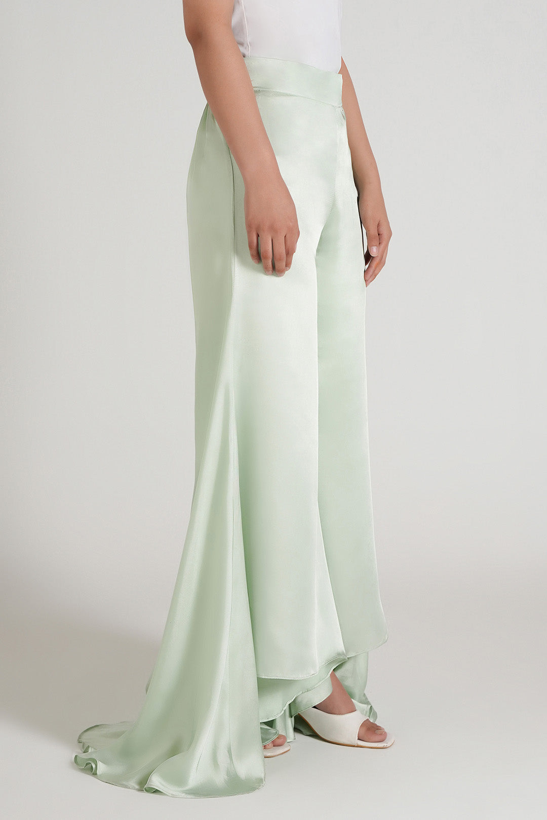 https://cdn.shopify.com/s/files/1/0611/8585/1568/files/W.SS26.220.P-1.jpg?v=1778160440