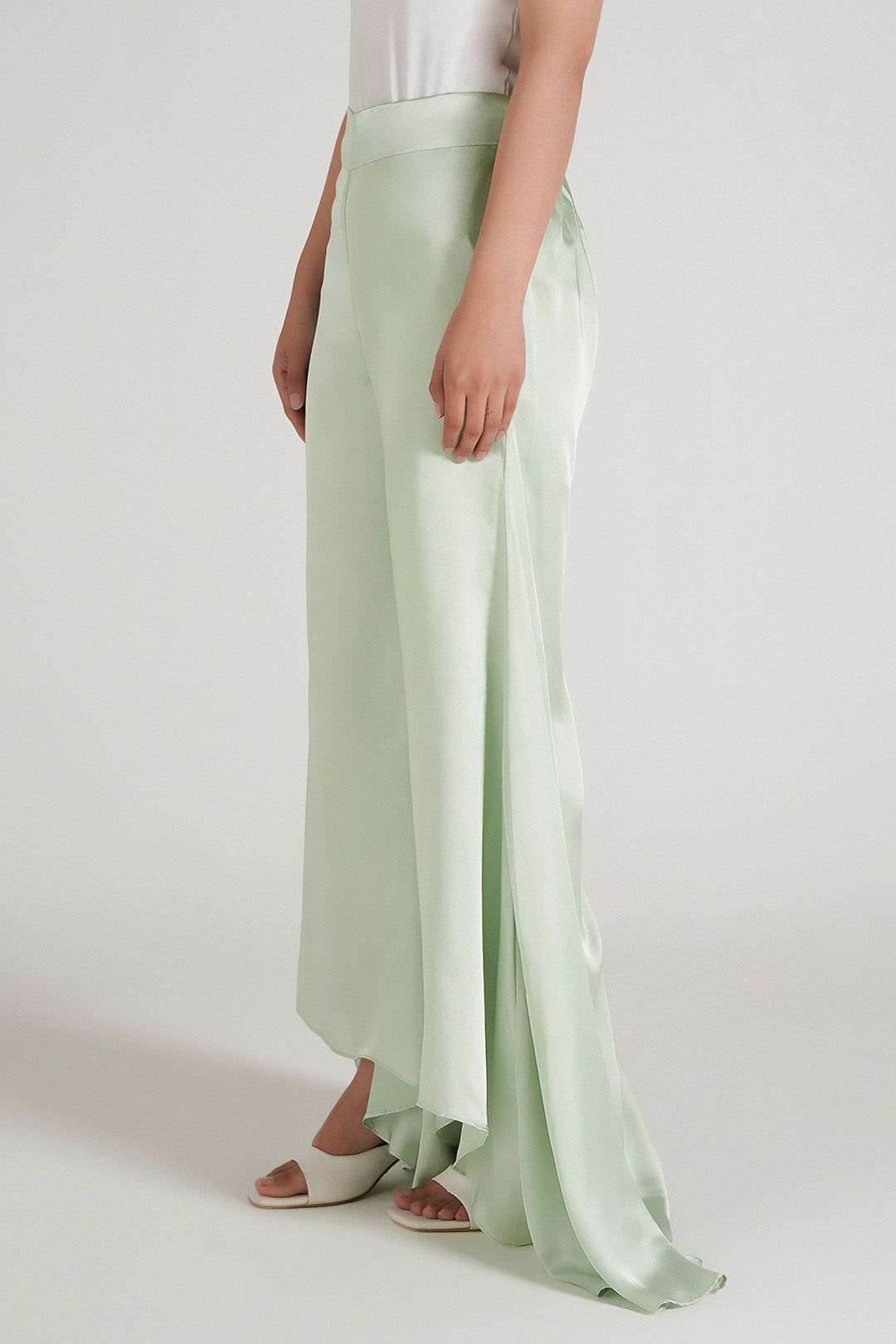 https://cdn.shopify.com/s/files/1/0611/8585/1568/files/W.SS26.220.P-2.jpg?v=1778160440