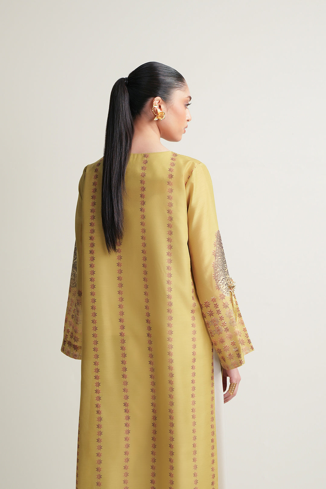 https://cdn.shopify.com/s/files/1/0611/8585/1568/files/W.SS26.293.T-4.jpg?v=1775799898