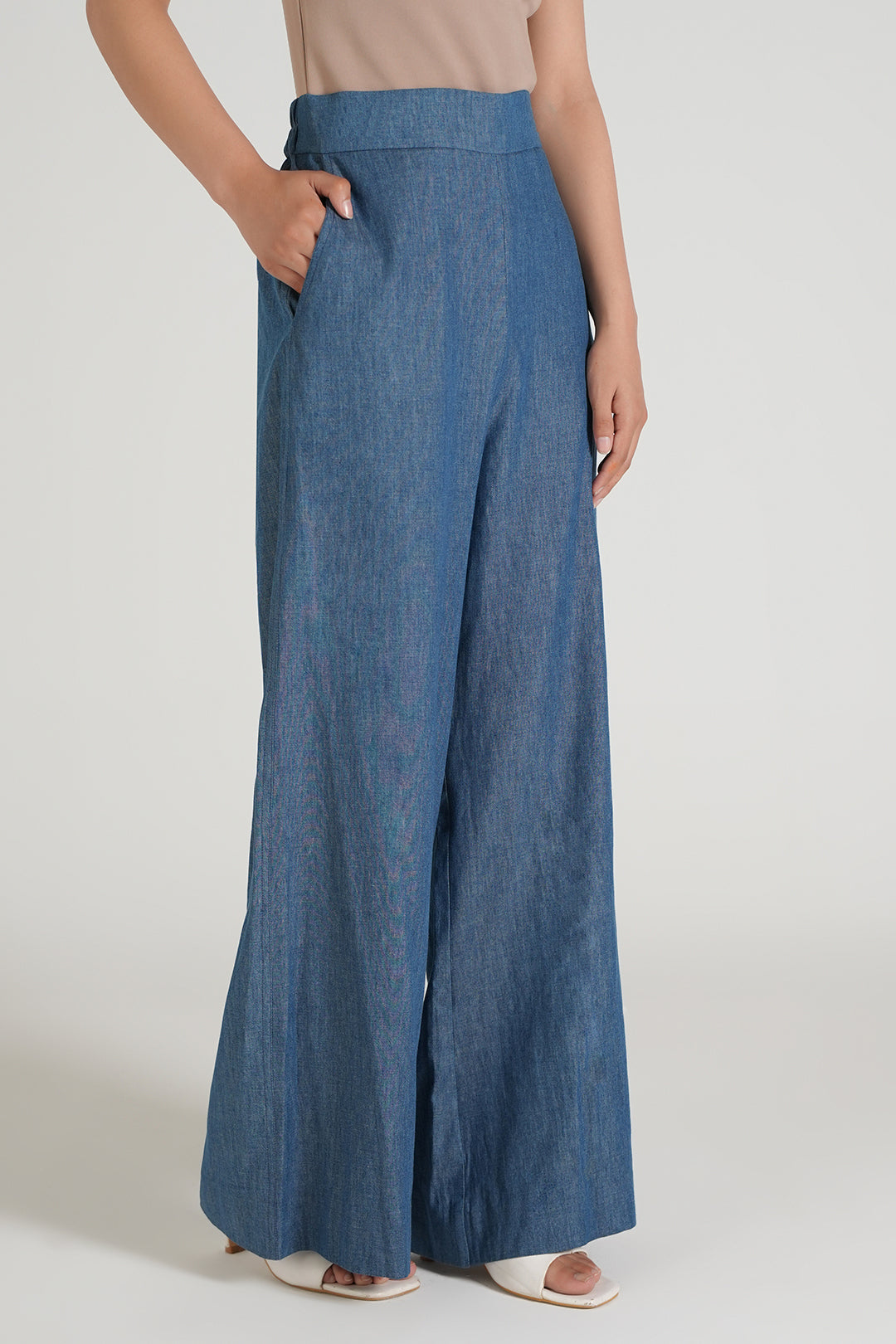 https://cdn.shopify.com/s/files/1/0611/8585/1568/files/W.SS26.303.P-1.jpg?v=1775800032