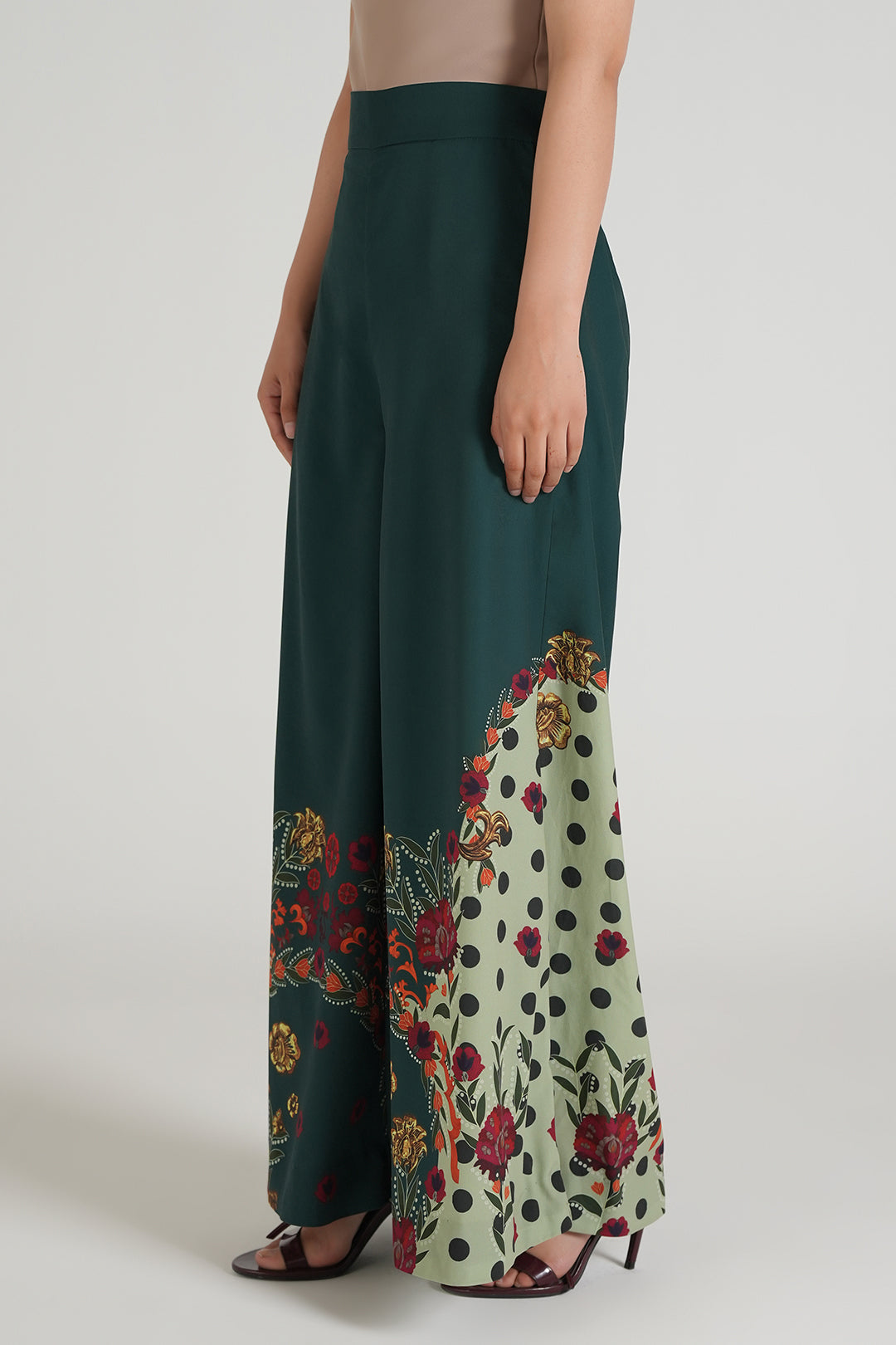 https://cdn.shopify.com/s/files/1/0611/8585/1568/files/W.SS26.305.P-2.jpg?v=1775800056