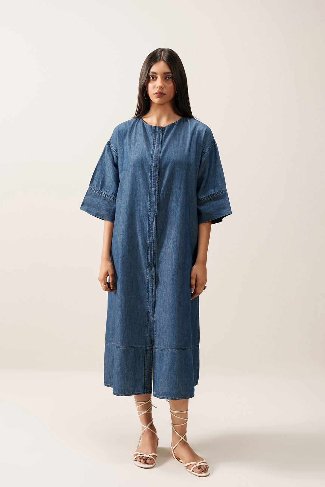https://cdn.shopify.com/s/files/1/0611/8585/1568/files/W.SS26.322.T-1.jpg?v=1775195974