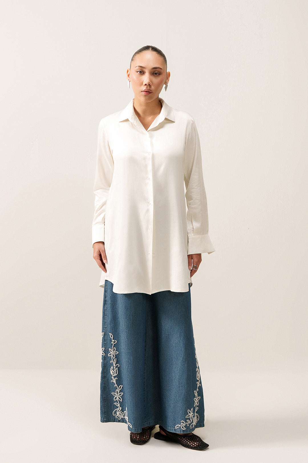 https://cdn.shopify.com/s/files/1/0611/8585/1568/files/W.SS26.324.T-1.jpg?v=1775196003