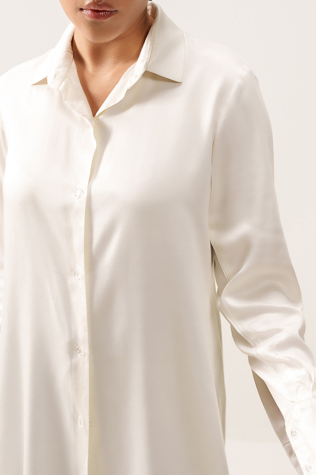 https://cdn.shopify.com/s/files/1/0611/8585/1568/files/W.SS26.324.T-2.jpg?v=1775196003