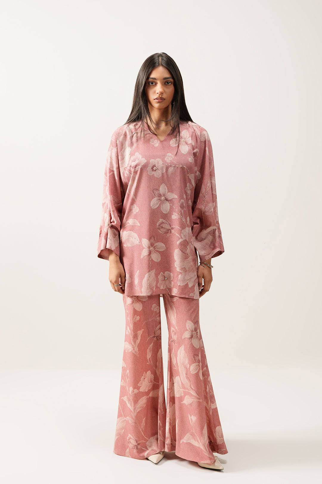 https://cdn.shopify.com/s/files/1/0611/8585/1568/files/W.SS26.325.T-1.jpg?v=1775196016