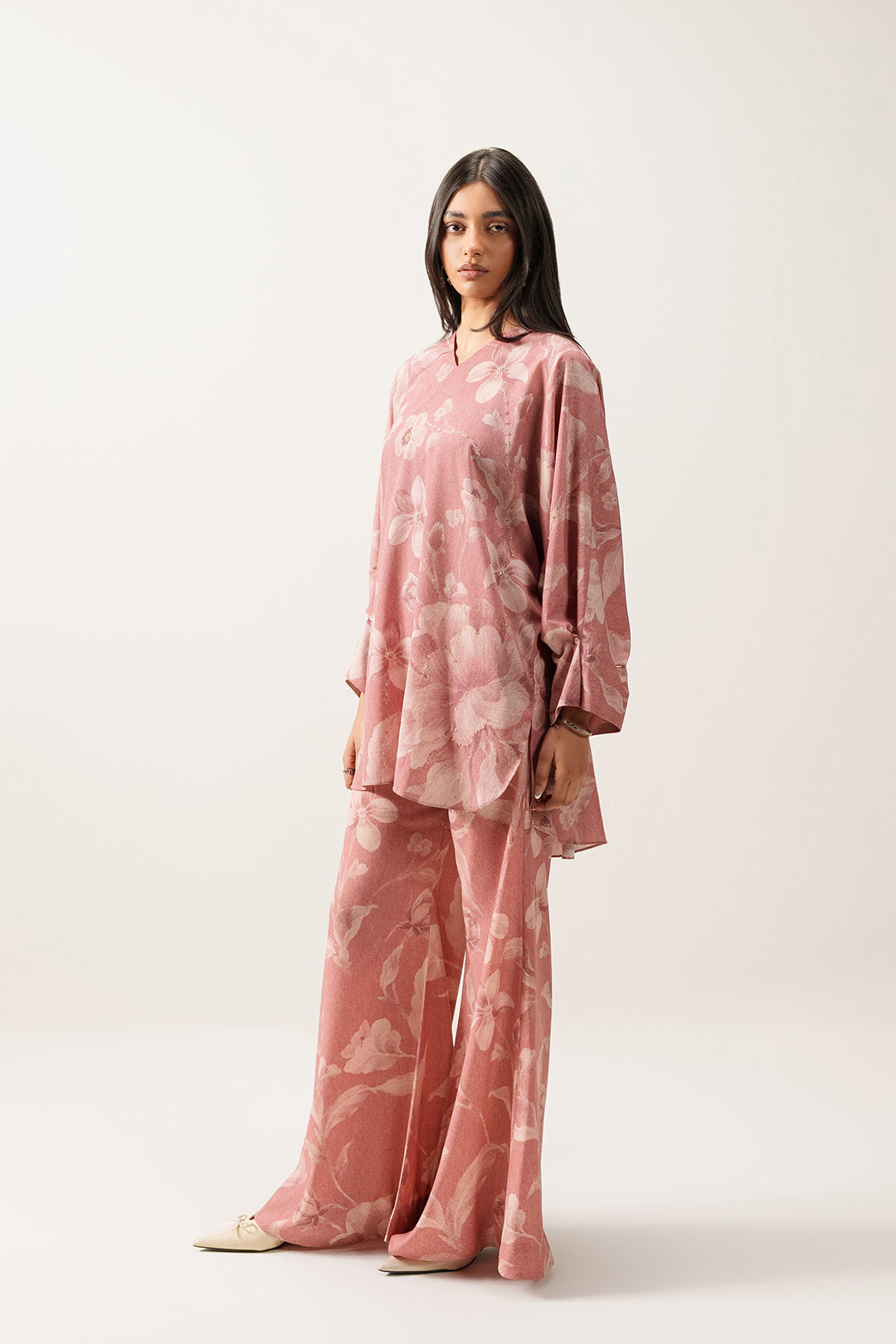 https://cdn.shopify.com/s/files/1/0611/8585/1568/files/W.SS26.325.T-3.jpg?v=1775196017