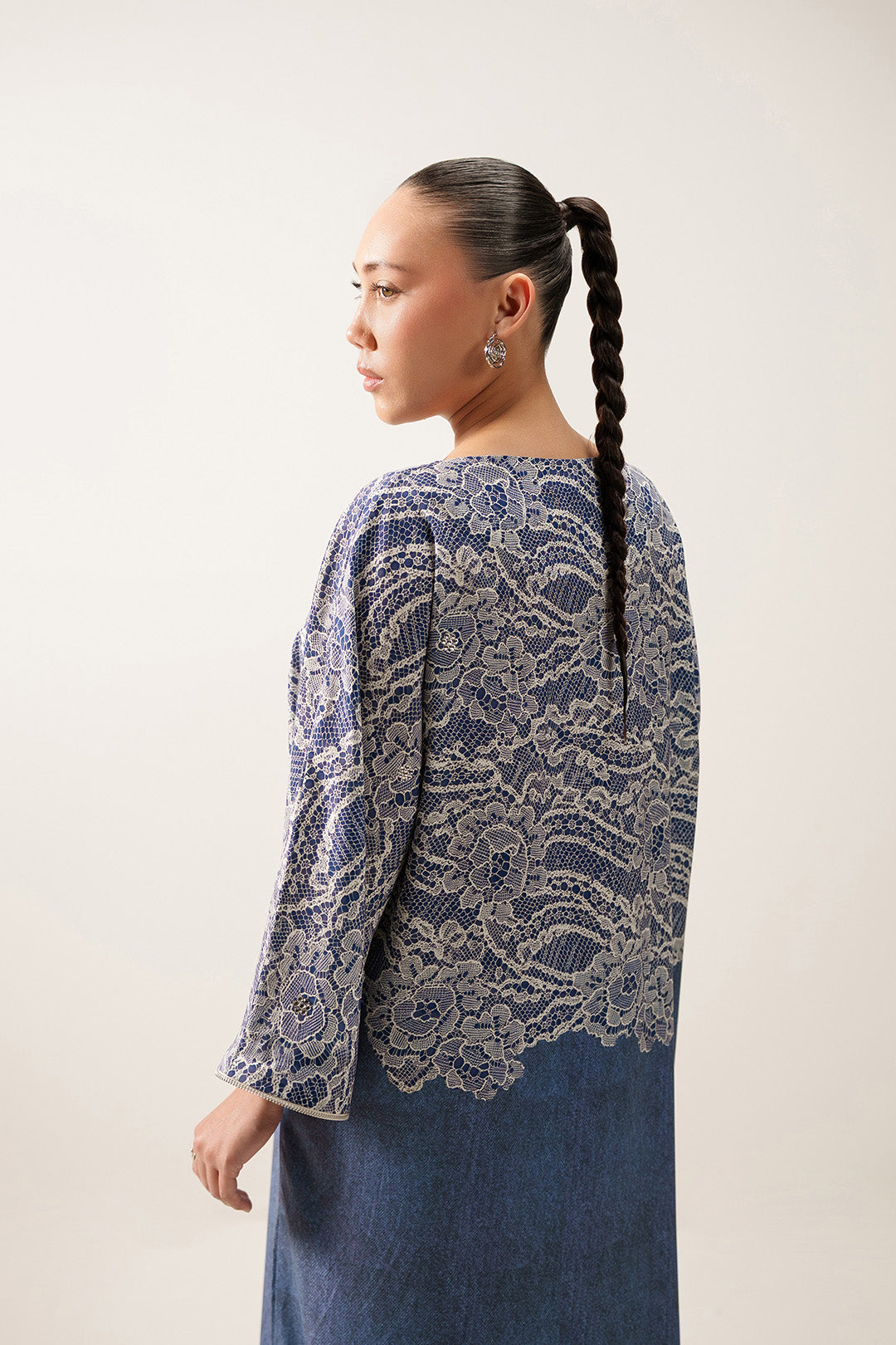 https://cdn.shopify.com/s/files/1/0611/8585/1568/files/W.SS26.328.T-5.jpg?v=1775196056
