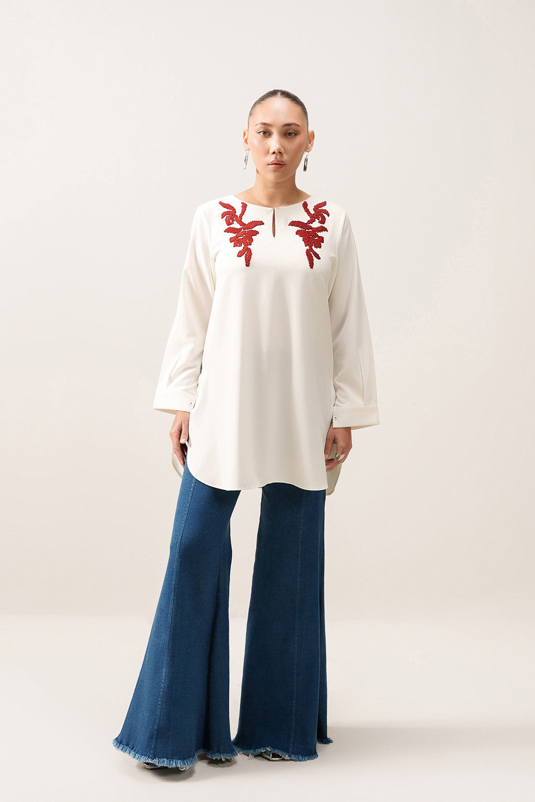 https://cdn.shopify.com/s/files/1/0611/8585/1568/files/W.SS26.332.T-1.jpg?v=1775196094
