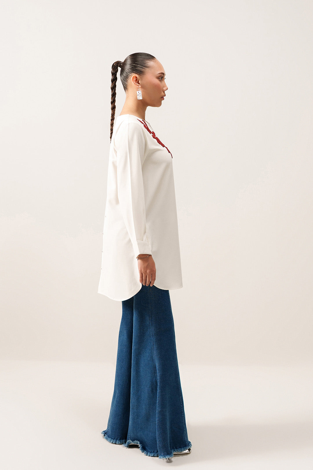 https://cdn.shopify.com/s/files/1/0611/8585/1568/files/W.SS26.332.T-4.jpg?v=1775196094