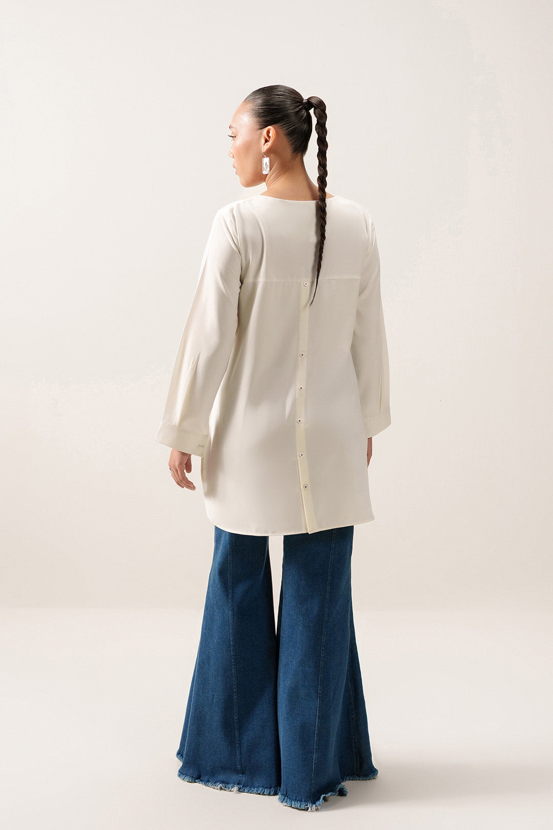 https://cdn.shopify.com/s/files/1/0611/8585/1568/files/W.SS26.332.T-5.jpg?v=1775196094