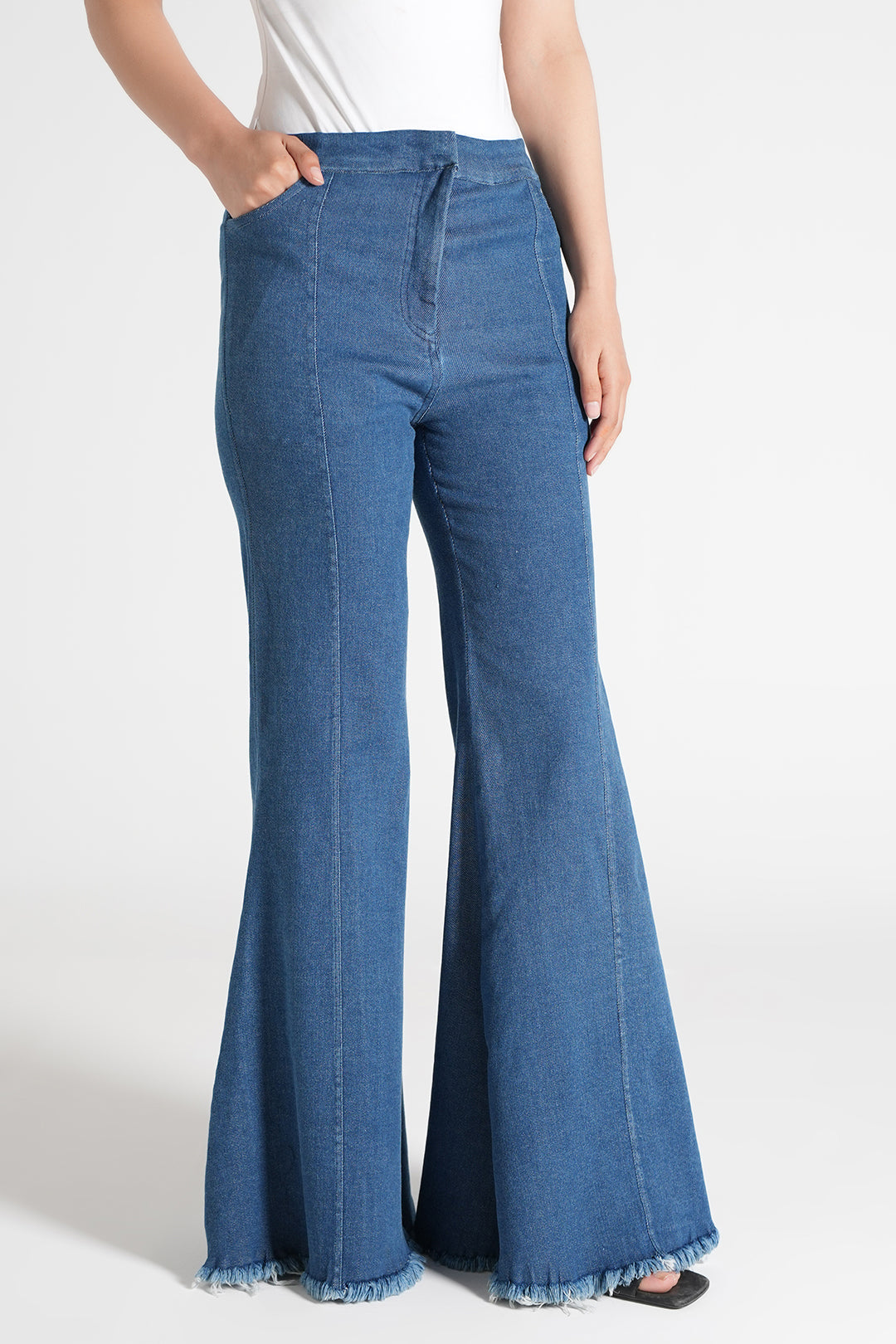 https://cdn.shopify.com/s/files/1/0611/8585/1568/files/W.SS26.340.P-1.jpg?v=1775196164