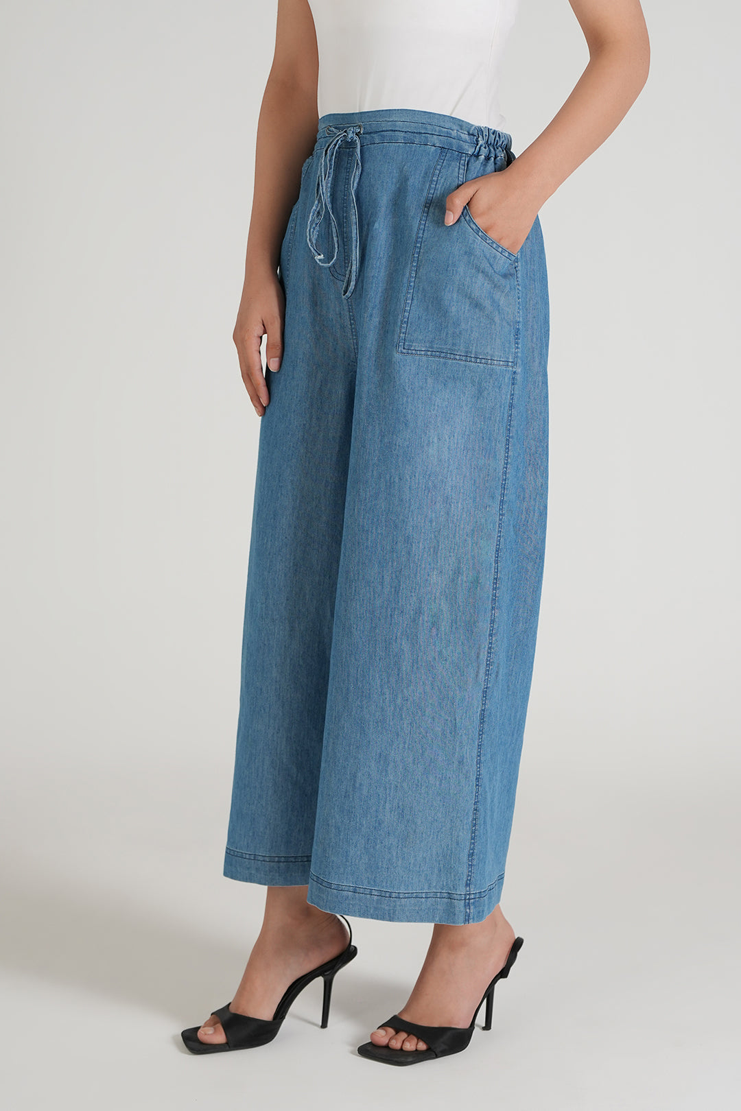 https://cdn.shopify.com/s/files/1/0611/8585/1568/files/W.SS26.341.P-1.jpg?v=1775196251