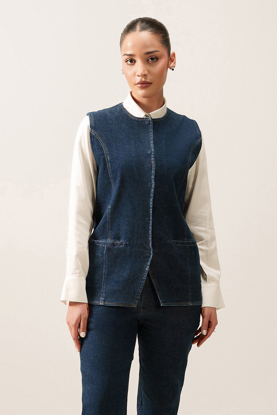 https://cdn.shopify.com/s/files/1/0611/8585/1568/files/W.SS26.348.T-1.jpg?v=1775202569