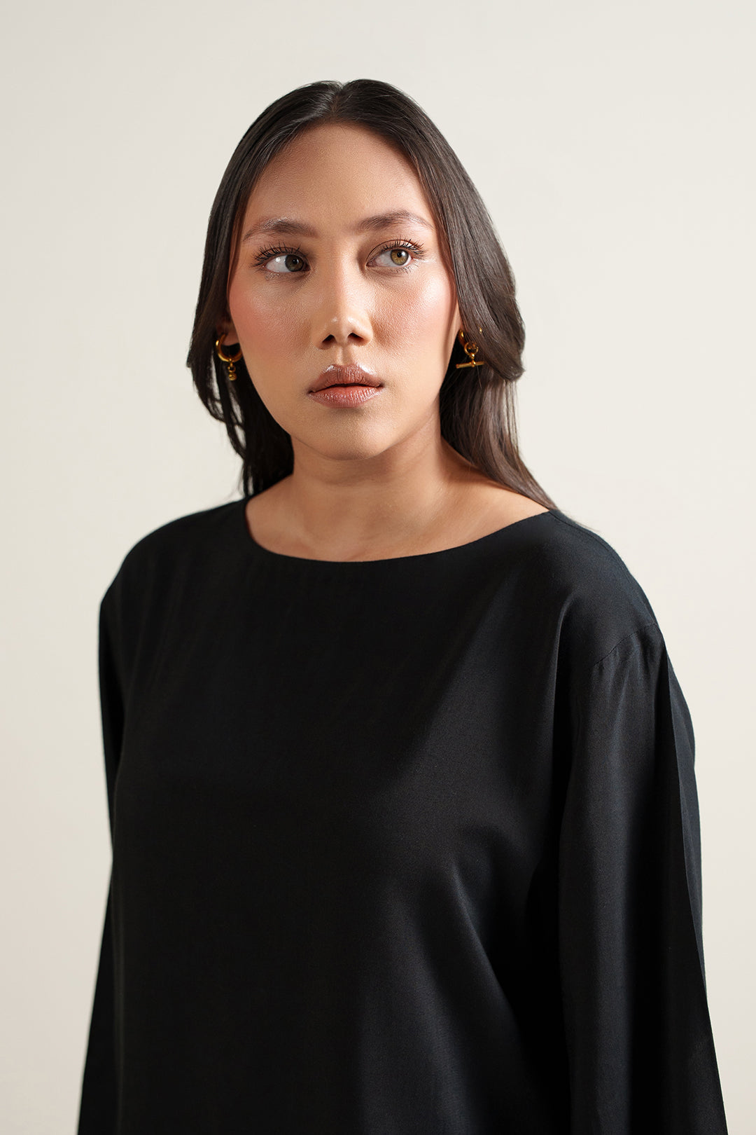 https://cdn.shopify.com/s/files/1/0611/8585/1568/files/W.SS26.364.T-2.jpg?v=1776412391