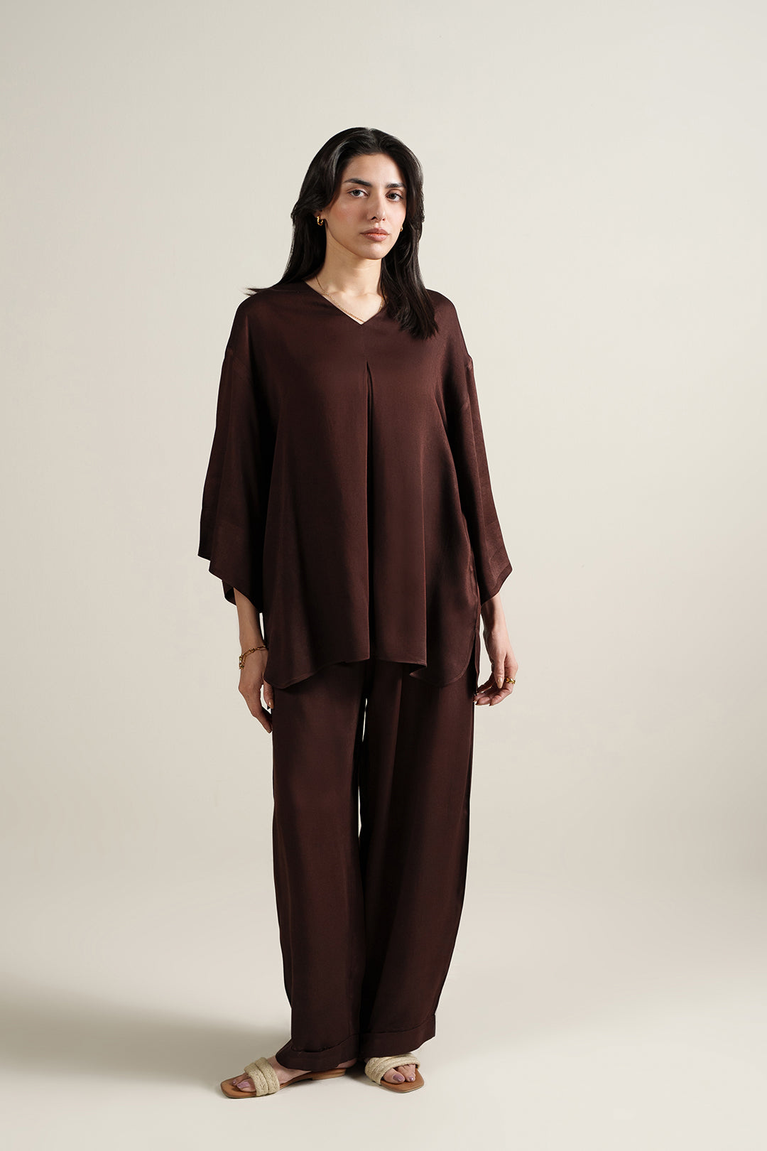 https://cdn.shopify.com/s/files/1/0611/8585/1568/files/W.SS26.365.T-1.jpg?v=1776412402