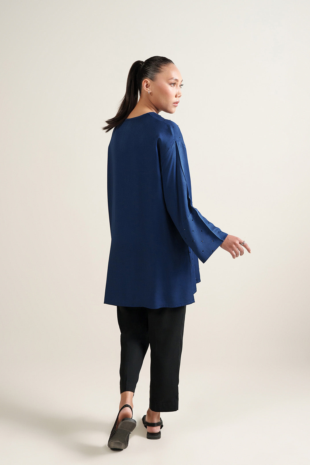 https://cdn.shopify.com/s/files/1/0611/8585/1568/files/W.SS26.376.T-4.jpg?v=1776412499