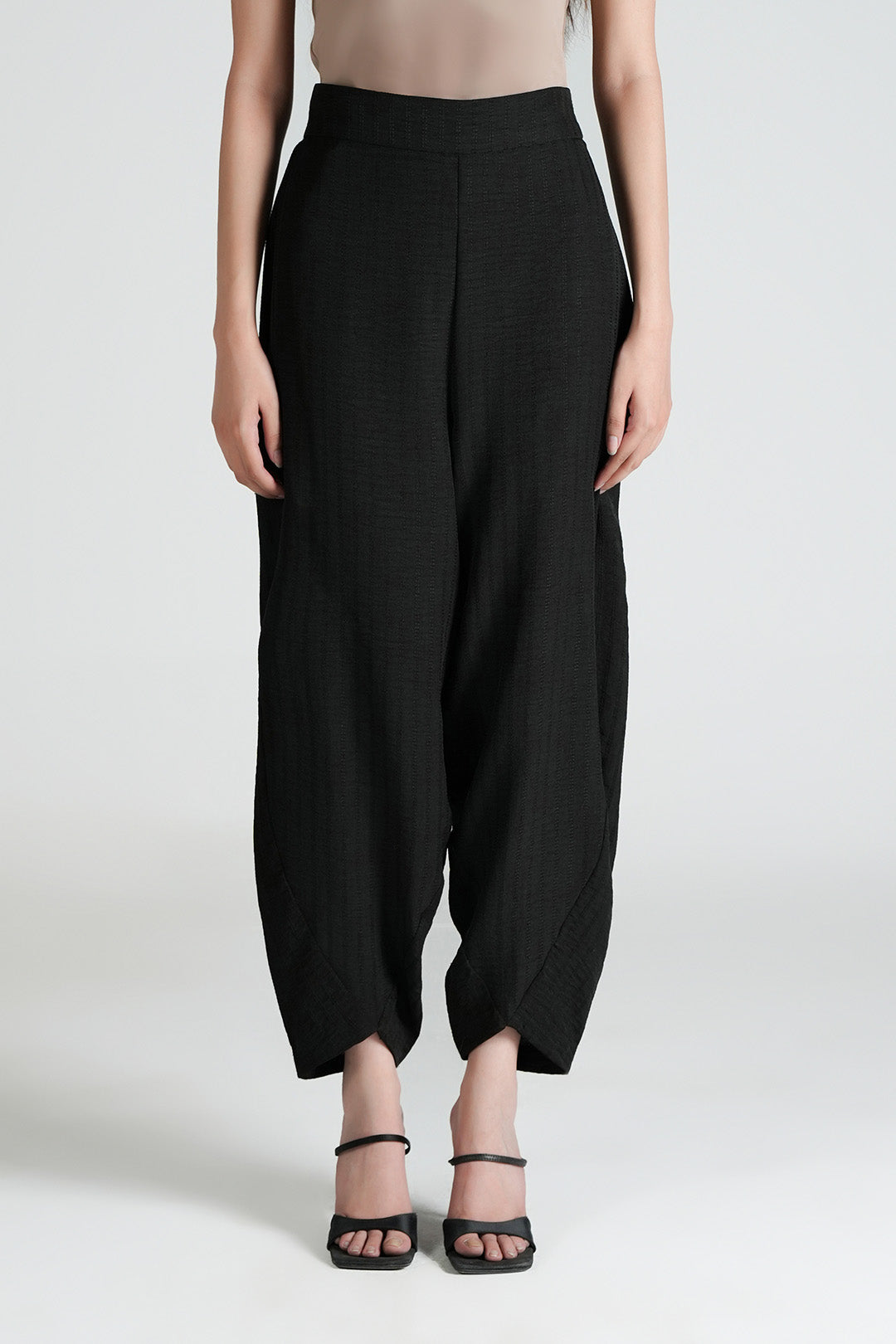 https://cdn.shopify.com/s/files/1/0611/8585/1568/files/W.SS26.510.P-3.jpg?v=1781243709