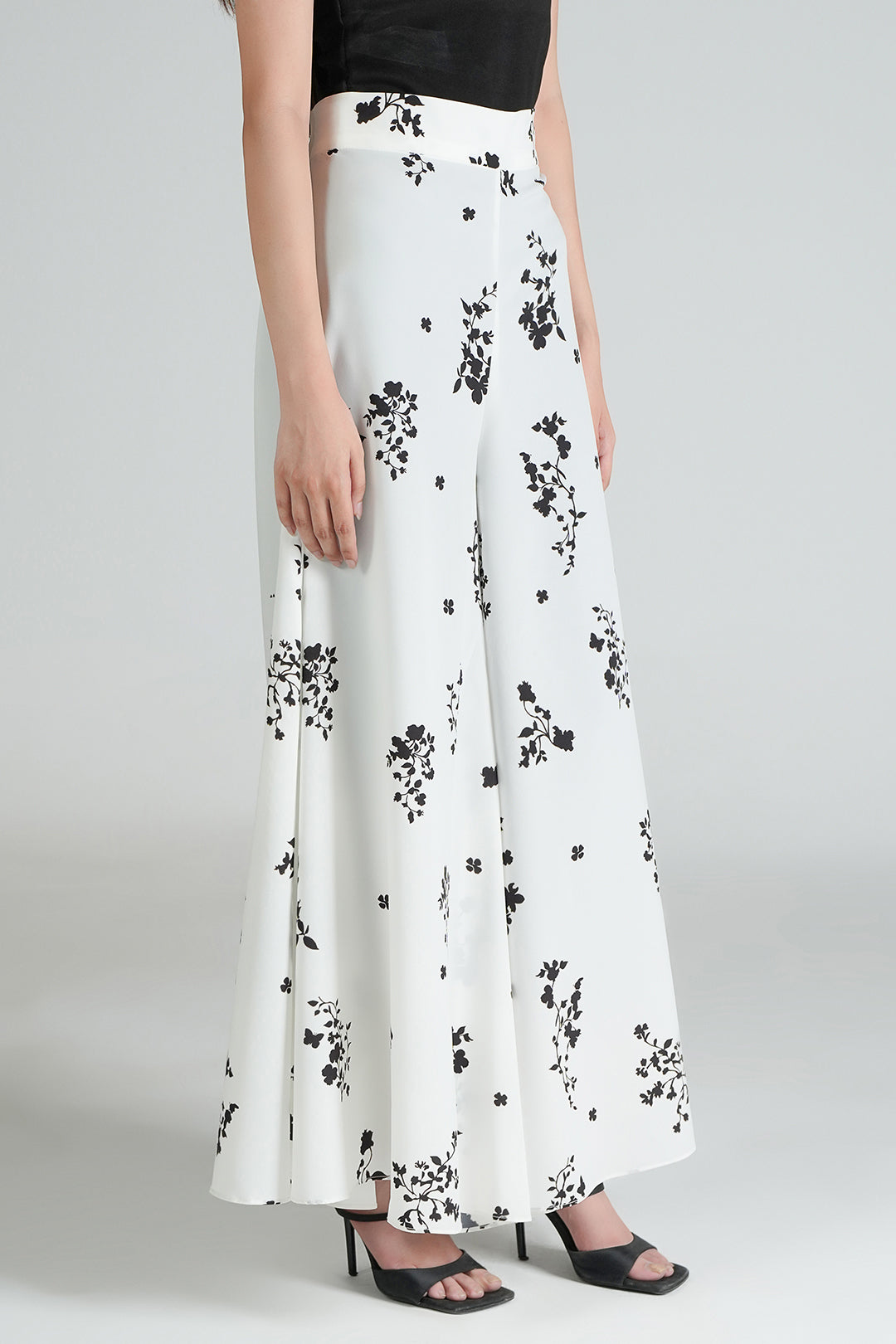 https://cdn.shopify.com/s/files/1/0611/8585/1568/files/W.SS26.524.P-1.jpg?v=1781243748