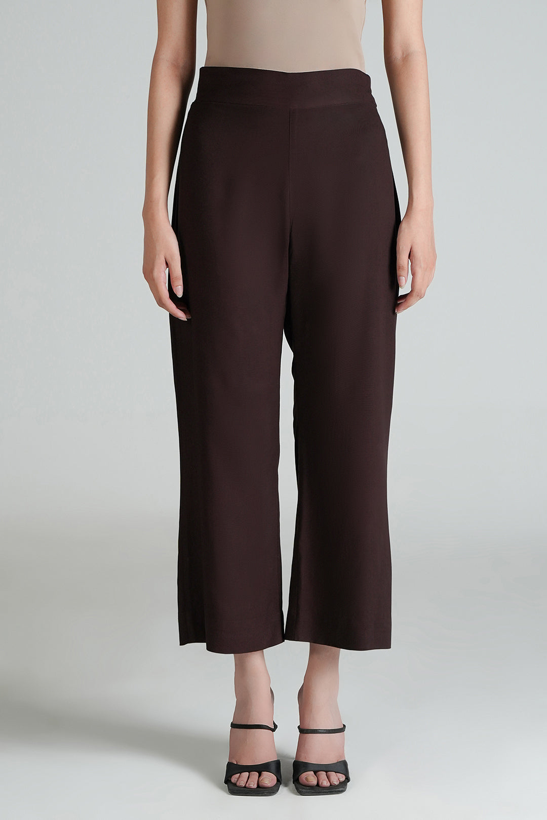 https://cdn.shopify.com/s/files/1/0611/8585/1568/files/W.SS26.556.P-3.jpg?v=1781243797