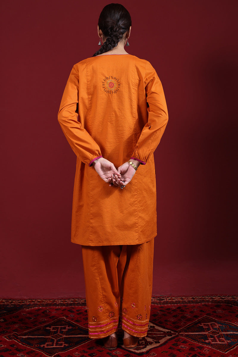 Hand-Embroidered Sainchi Set