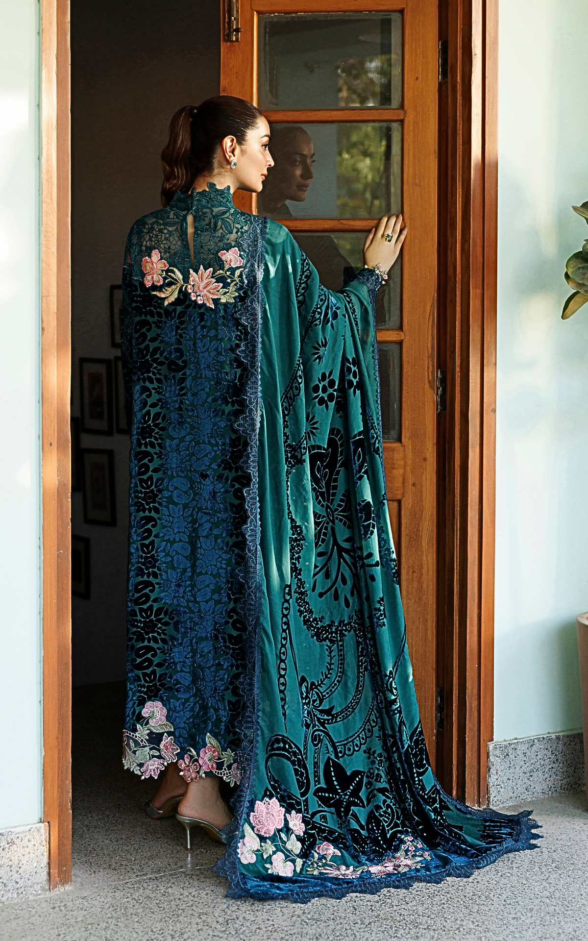Belle (WLXU-08) | 3pcs Embroidered Stitched Winter