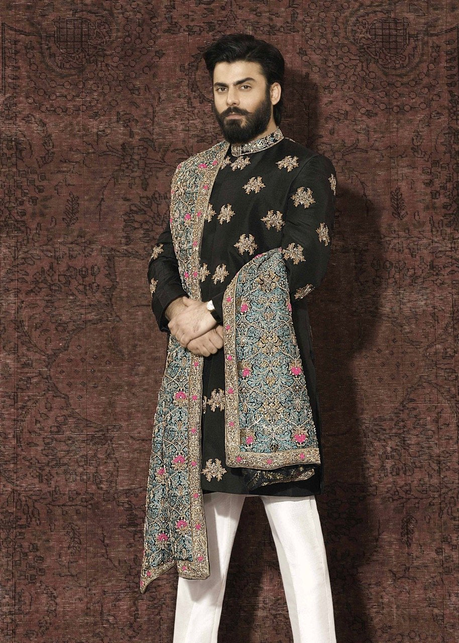 https://cdn.shopify.com/s/files/1/3006/7522/products/WM_Sherwani_and_brocade_dc570f28-0d41-478a-8388-d4ab1037ffd6.jpg?v=1693297484