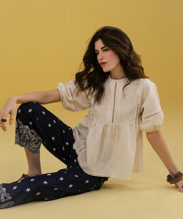 Embroidered Puff Sleeve Top