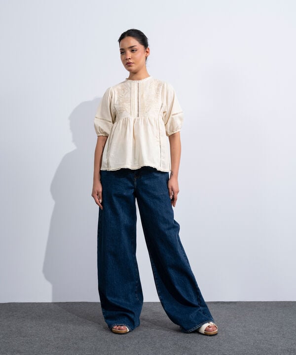 Embroidered Puff Sleeve Top