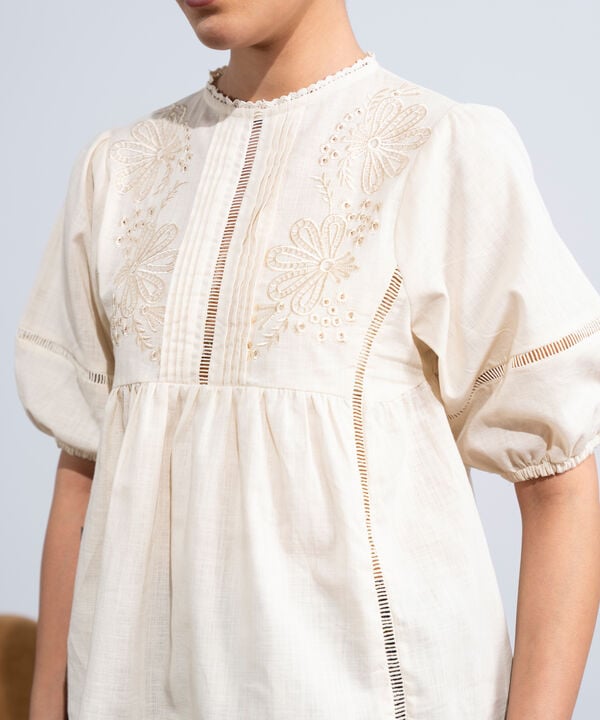 Embroidered Puff Sleeve Top