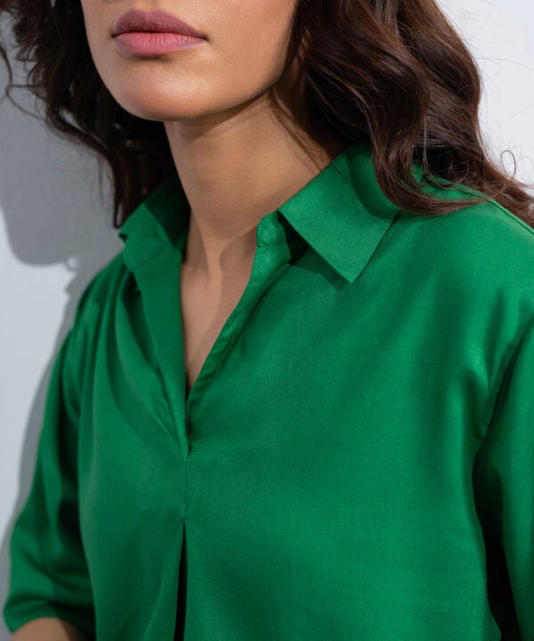 Linen Blend V-Neck Top