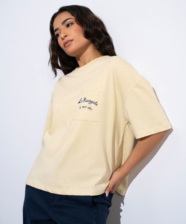 Loose-Fit Graphic T-Shirt With Pocket