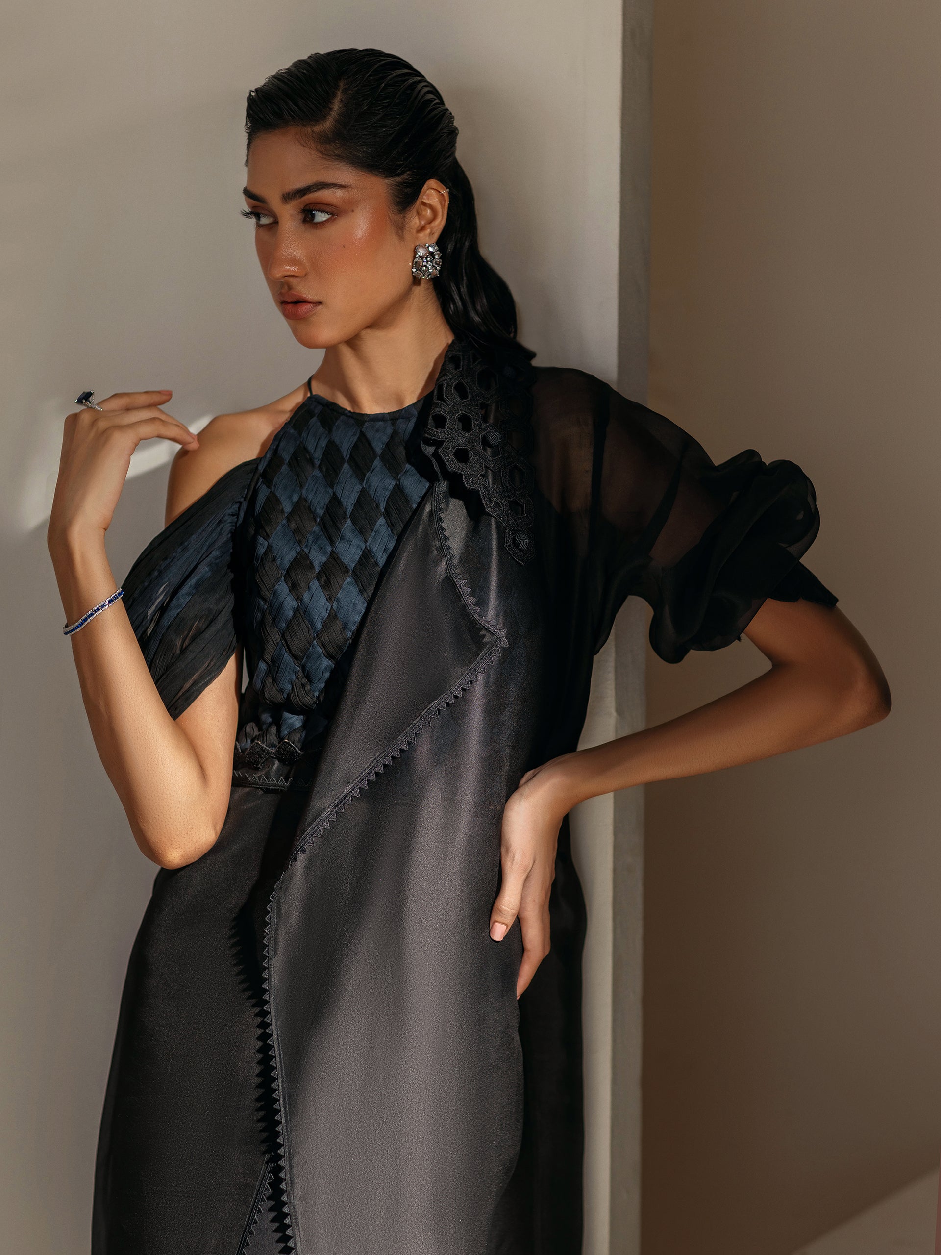 https://cdn.shopify.com/s/files/1/0768/4872/6205/files/Weaved-Black-4.jpg?v=1777670177